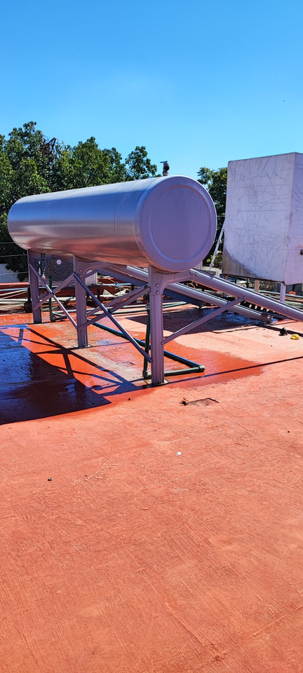 Válvula de alivio del calentador solar completamente limpia tras 10 meses con DESINCAL